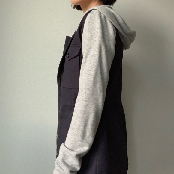 Sweater / jacket - Picture 4 of 8